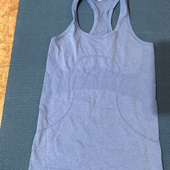 Lululemon Blue Tank size 4 - Picture 1 of 3
